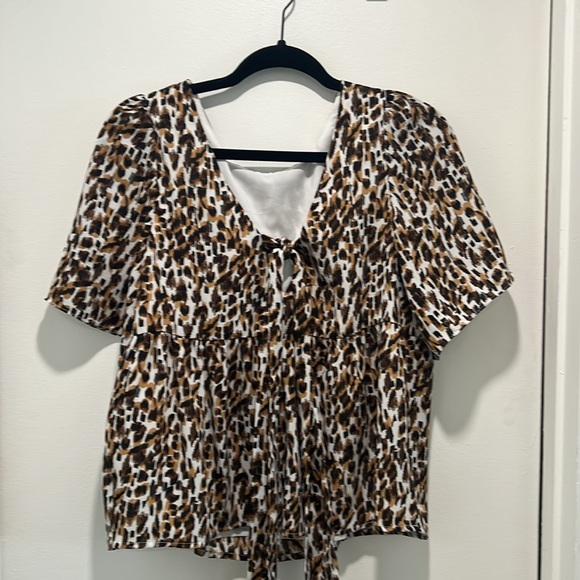 Banana Republic leopard print Tie Back Top - Picture 2 of 5